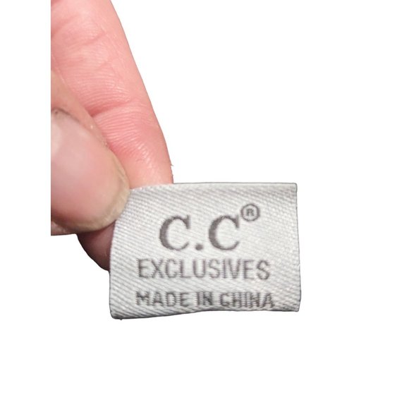 C.C. Exclusives Cable Knit Beanie Thick Soft Warm Chunky Lot of 3 One Size - Picture 5 of 6